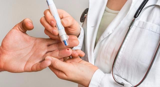  降低血糖|糖尿病患者牢记：3个阶段降糖药不同，别弄混了，高效降糖更长寿