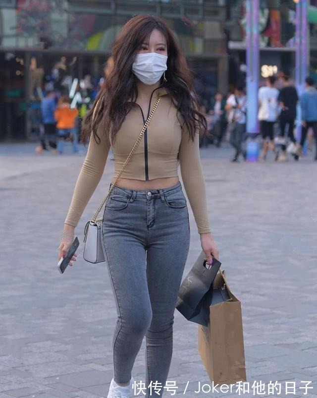 tee 又美又撩的打底裤穿搭,简单个性又舒适,气质凸显!