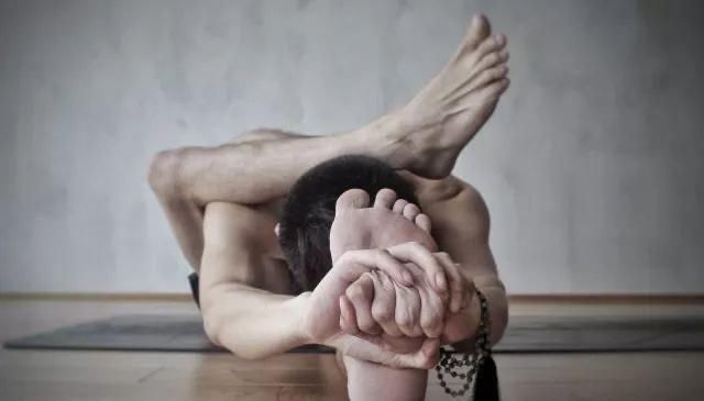 脚后跟|说瑜伽练得好不好看脚就知道!那些练得很好的人,脚都什么样?