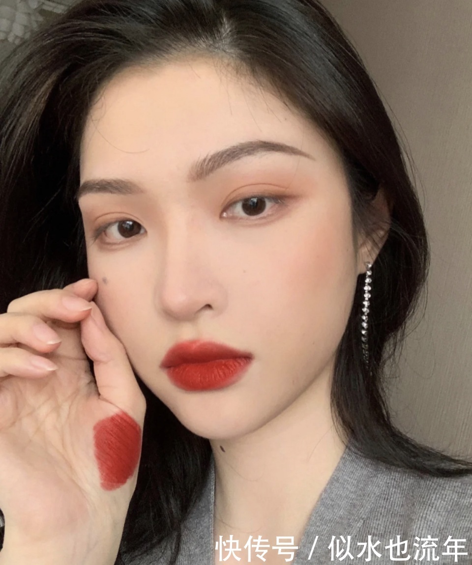 m好看的口红千千万，适合自己嘴巴的口红颜色，才是人间绝美