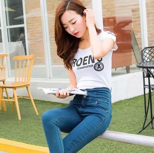 时尚|修身显时尚的紧身牛仔裤,身材好看又高挑,很迷人!