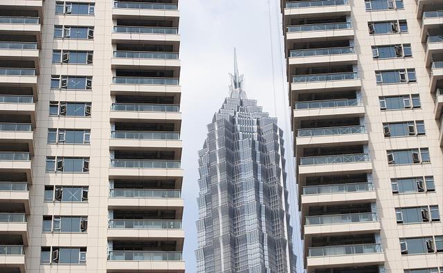 西户|买房时,东户,西户,中户如何选择?内行人给出答案