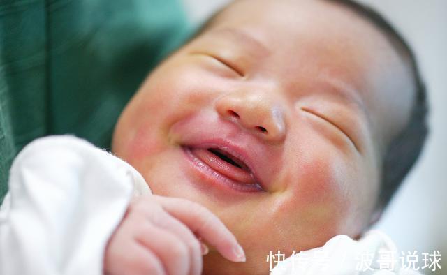 丽娅|新生儿在睡眠中笑不一定是做梦,了解2个原因,妈妈以后就踏实了