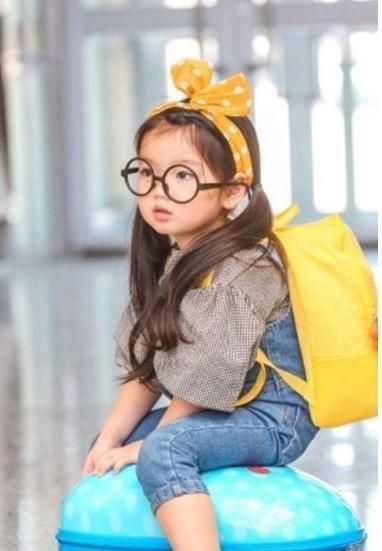 阿拉蕾 为给弟弟赚学费出道的阿拉蕾,被预言会长残,8岁的颜值打脸众人