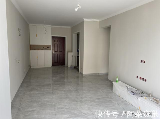 屋主|越来越流行装修不做吊顶,不做电视墙,看她家,全屋极简又耐看