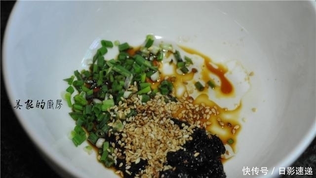 馄饨汤这么调,简单好味道,几种调料,开水一冲,比骨头汤还鲜