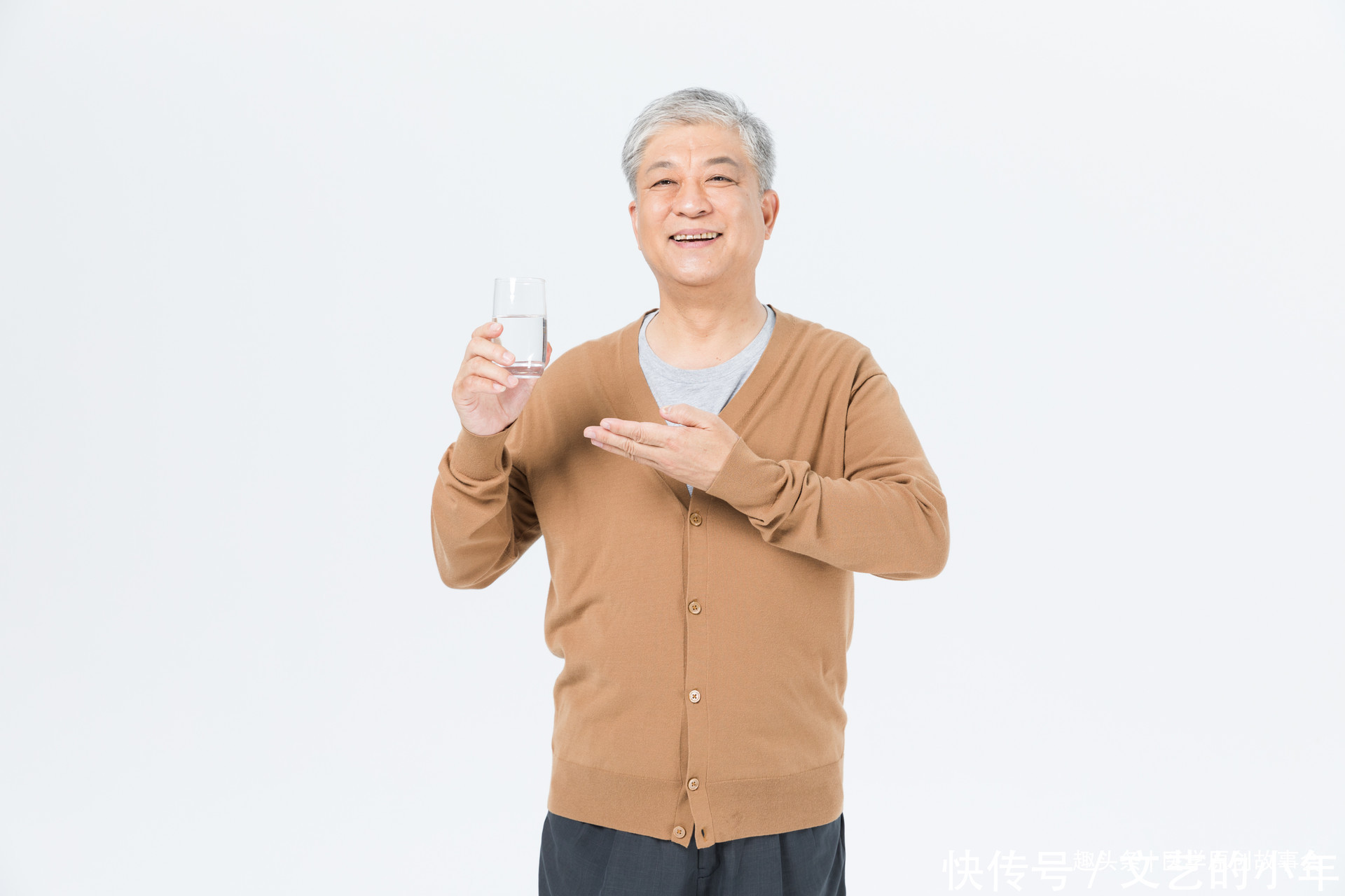 痛风|痛风是拖出来的,医生忠告,晨起两坚持晚上两不要,尿酸才会更好