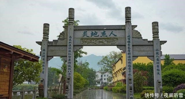 杭州又一古村走红，藏于青山绿水间，300亩荷花塘还不收门票