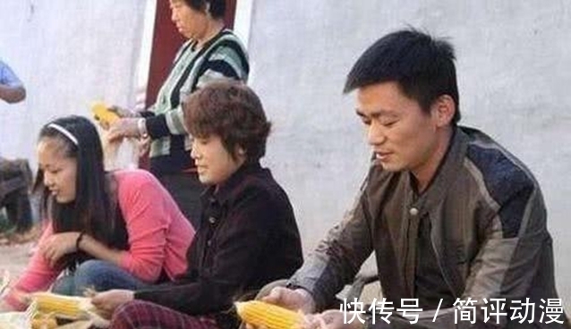 高圆圆回农村,小岳岳回农村,王宝强回农村,谁最接地气呢?