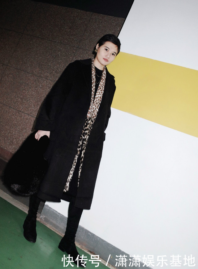 见过大场面的女人,冬天穿大衣,都不会配这3种内搭,邋遢掉档次