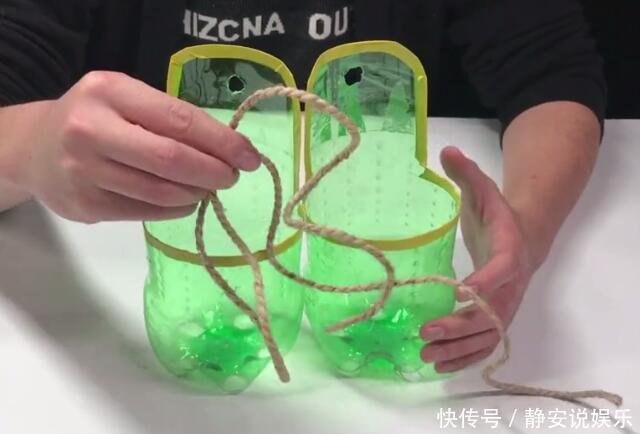 可乐瓶轻松改造一下,放在卫生间里特别实用,家家户户都用的到