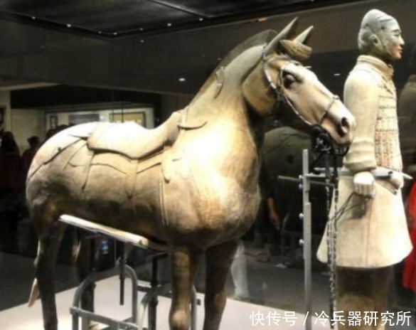 光秦兵俑有绿脸,马俑涂装也走结合风?秦始皇手办比唐三彩更精彩