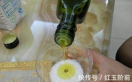 皮肤|当蜂蜜与它相遇后,睡前抹一点,一周皮肤如剥壳鸡蛋般嫩白