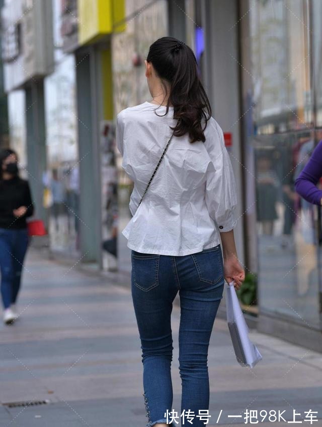 白衬衫 白衬衫与牛仔裤的穿搭,既适合日常逛街,平时上班穿!