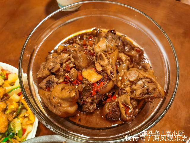 嫂子一家来做客,妈妈做了8个菜招待,网友不铺张不浪费,点赞