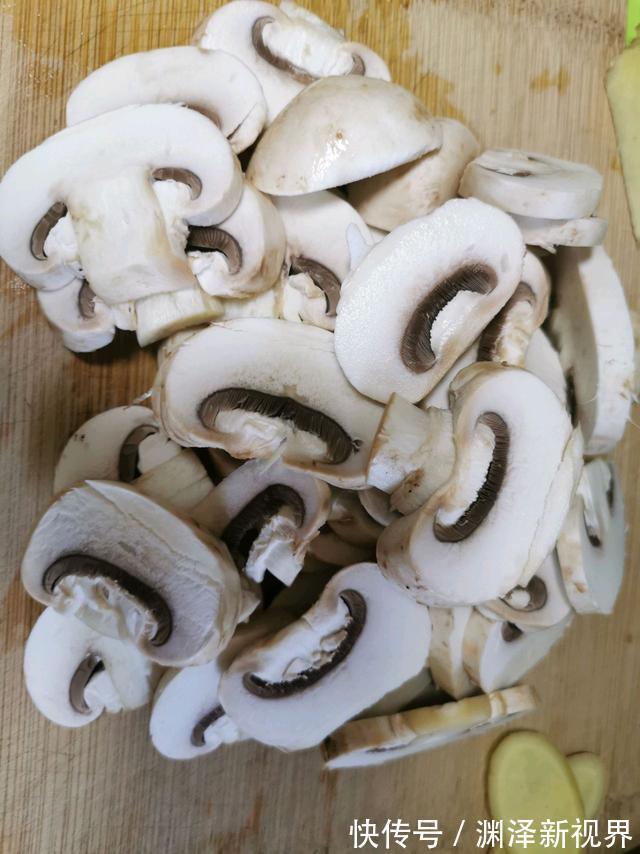 干燥的秋季，要给家人多做这种汤，营养又滋润，一口新鲜味道好