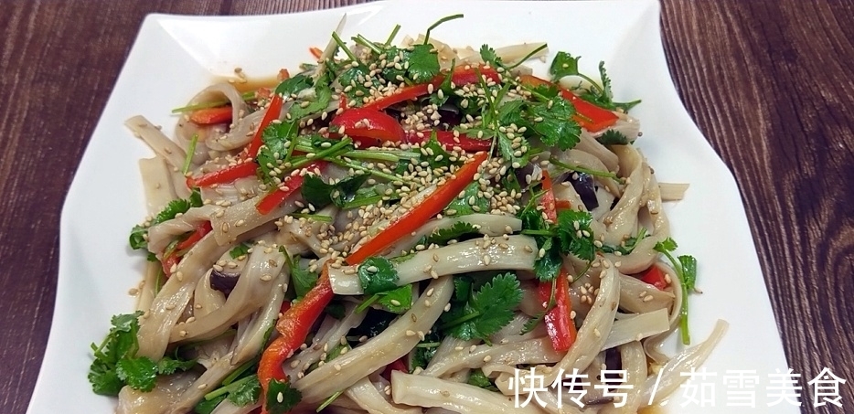 诱人|杏鲍菇的新吃法，一次做4根，看着诱人吃的过瘾，太有创意了