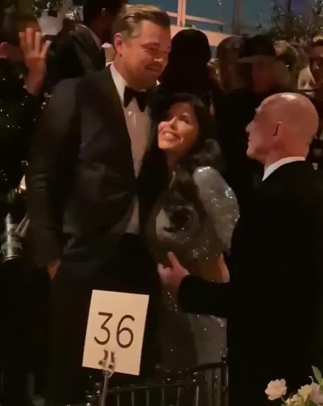 空气有点青草香\",\"i10\":\"今日头像 世界首富带51岁女友走红毯,被猛男搂抱一脸高冷,贝佐斯像外人