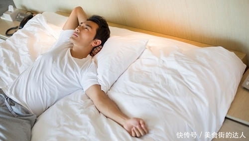 3位院士聲明：骨質疏松的患者，堅持飯后3件事，骨骼硬如磐石