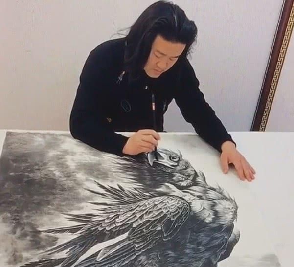 国画|他画一只巨雕霸气十足,被批评画皮不画骨,没有国画艺术性