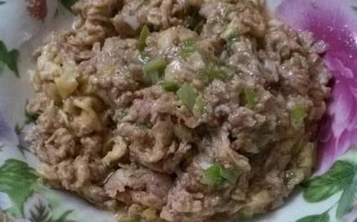 这种海鲜特别小,一口能吃几千个,做成酱炒着吃,美味极了