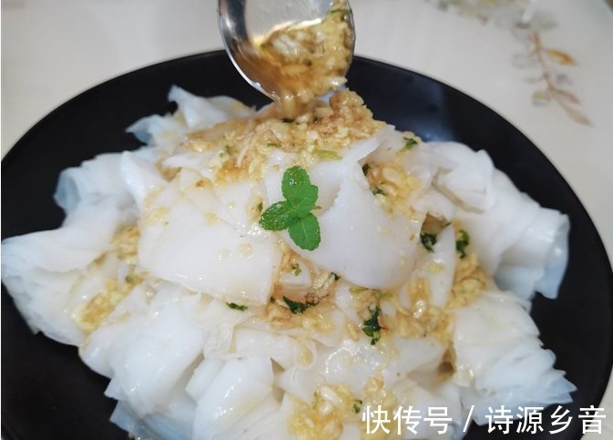 自制|这样制作凉皮，清水洗出面筋，蒸上就是凉皮，晒干就是粉皮干！