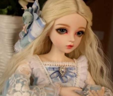 女儿|“她总盯着我看”，女儿被800元玩具吓哭，网友我看见也害怕