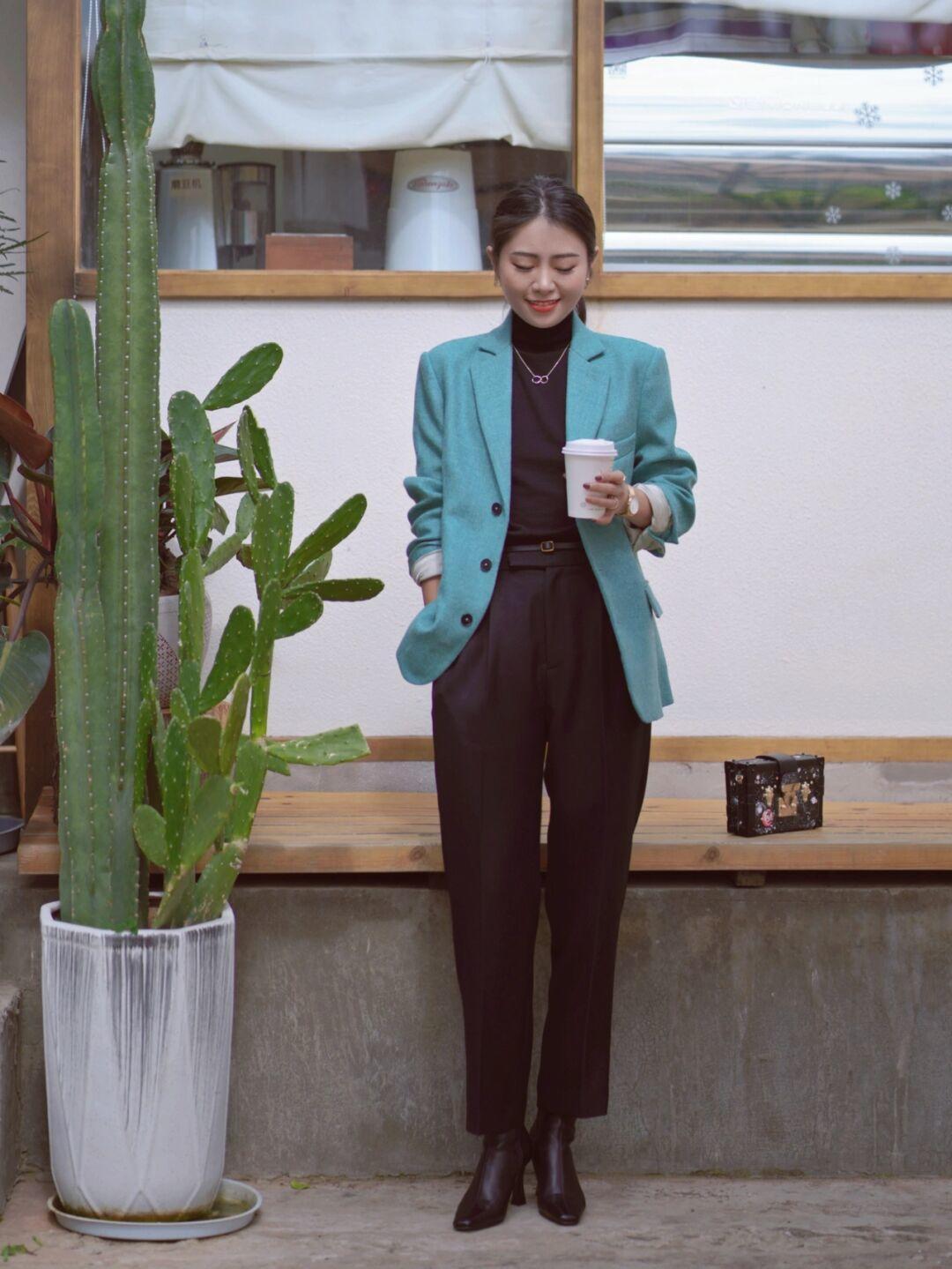 保暖|这个秋冬流行“西装叠穿”,让职场OL也能兼顾保暖与时尚,超好看