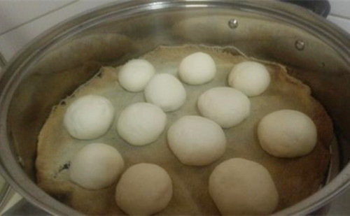 做馒头,千万不要用酵母,换这个发酵,馒头不仅更白,还更香!