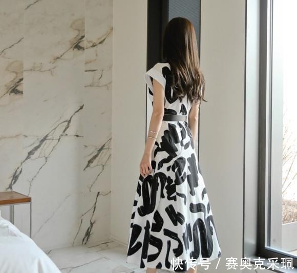 孙允珠女装美图：枯叶剪影斑驳拓花后现代长裙！