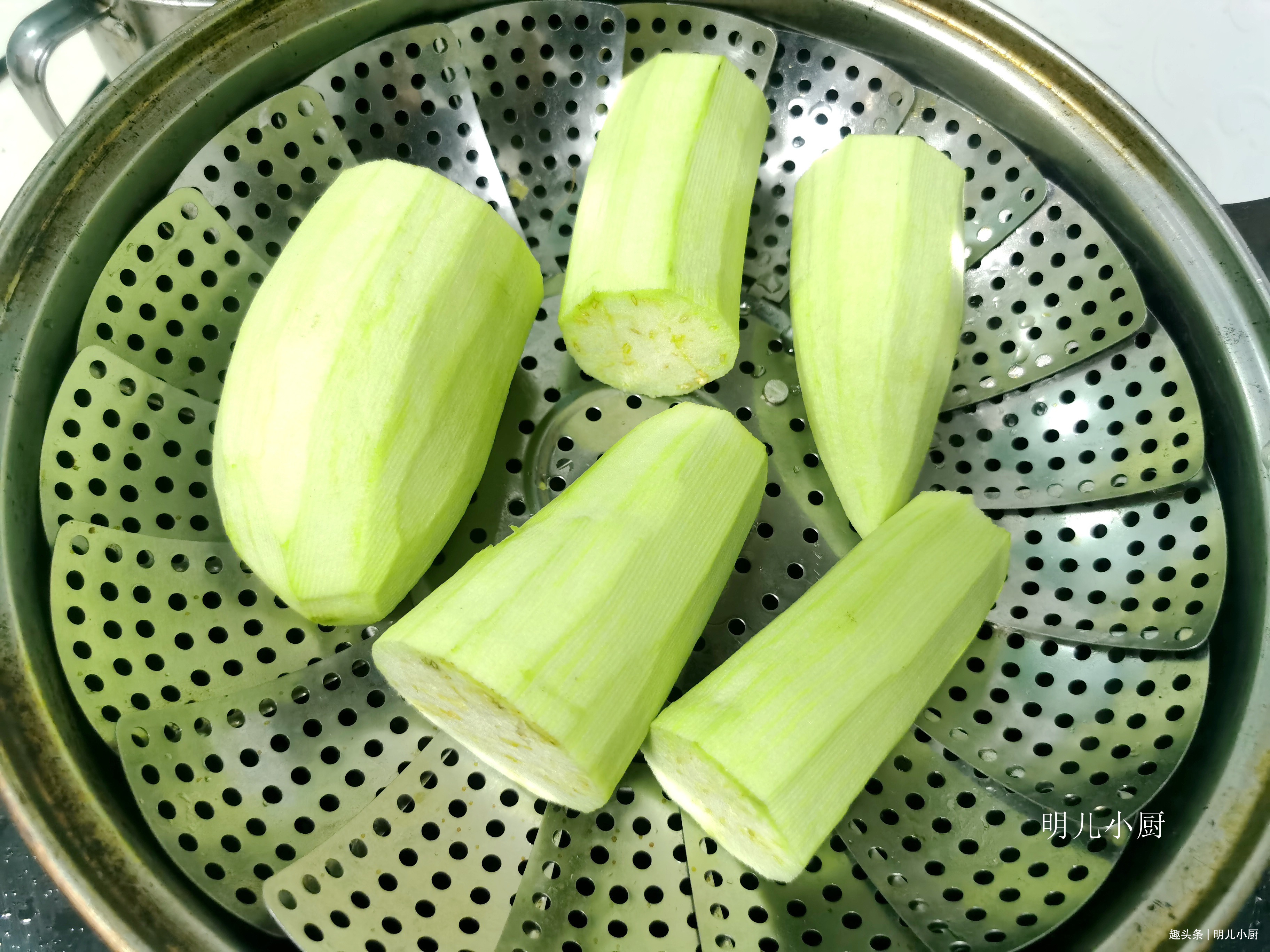 烧茄子放一小勺油就可以,好吃不油腻,网友厉害了,我的大厨!