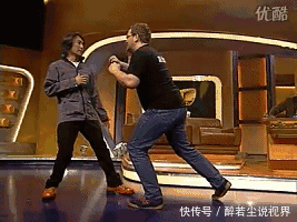 孩子|这是谁家的孩子？太会抢镜了！