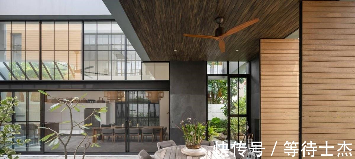 露台花园|满足了我对豪宅想象!下有庭院泳池,上有露台花园,在家照样度假