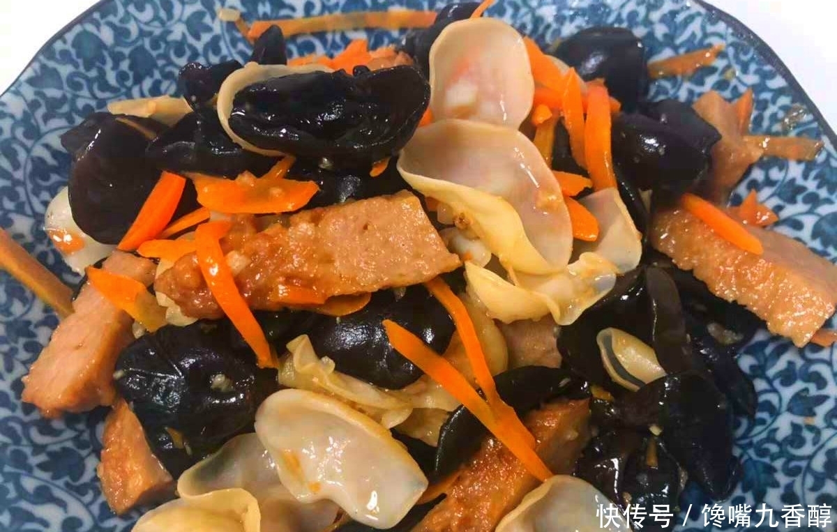 炒木耳时，总是“噼里啪啦”响？牢记4点，木耳不炸锅香脆更好吃