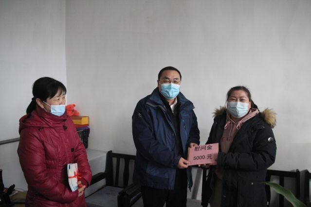 大兴区委副书记石银峰到青云店镇慰问两癌困难妇女