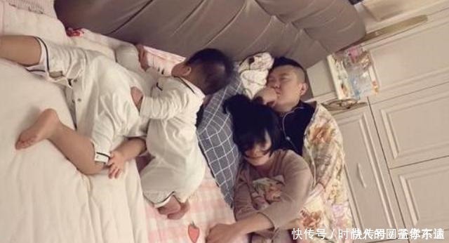 父母|一家四口的“睡姿”火了,网友调侃父母才是真爱,孩子只是意外