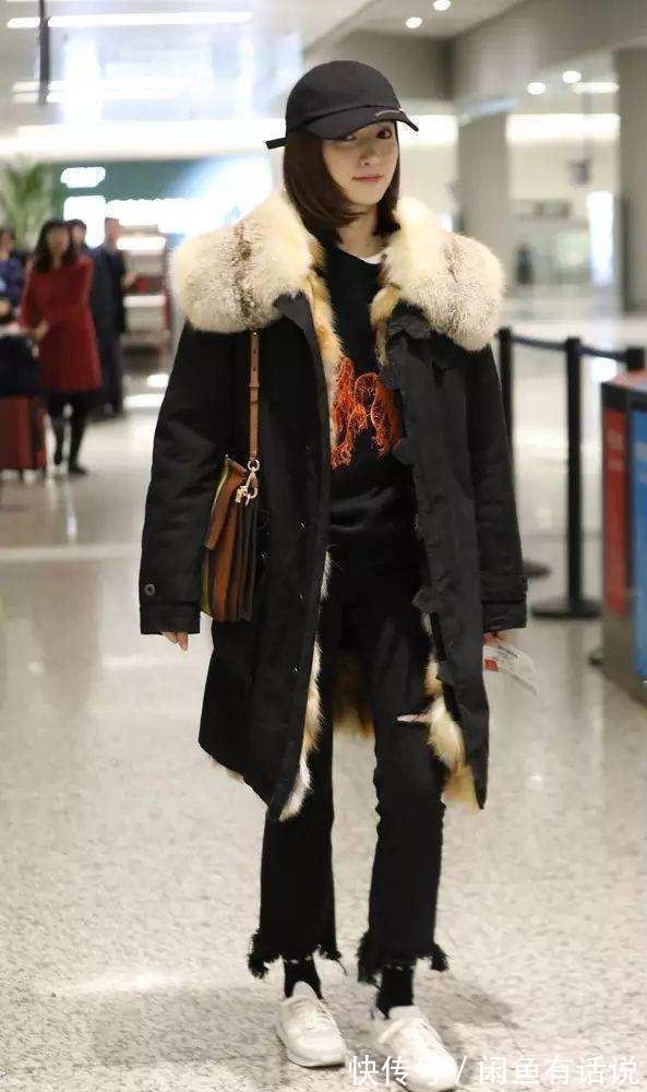 搭配 入冬后火了一种新搭配:叫“上身贵妇+下身村姑”,明星也这么穿