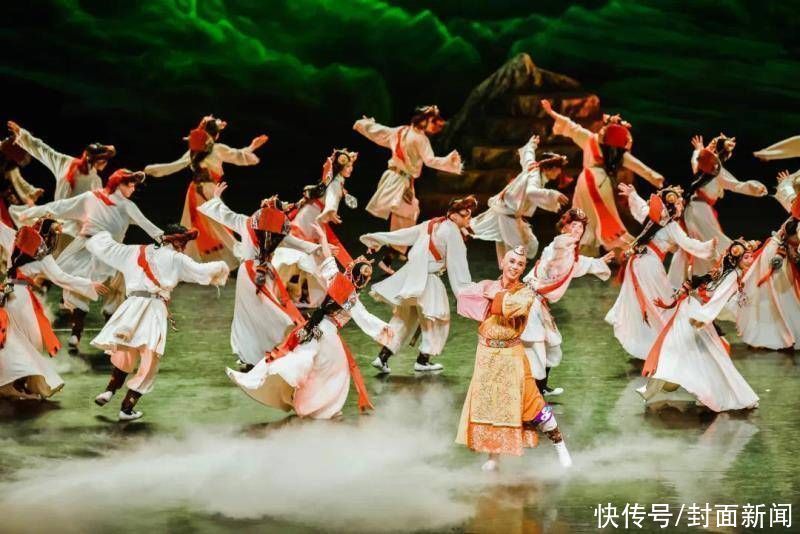  交响乐团|过去一年，10万+观众走进这里看了252场演出