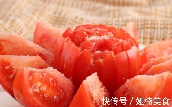 白糖|做“糖拌西红柿”时,只放糖是不行的,多加一样东西,好吃到爆!