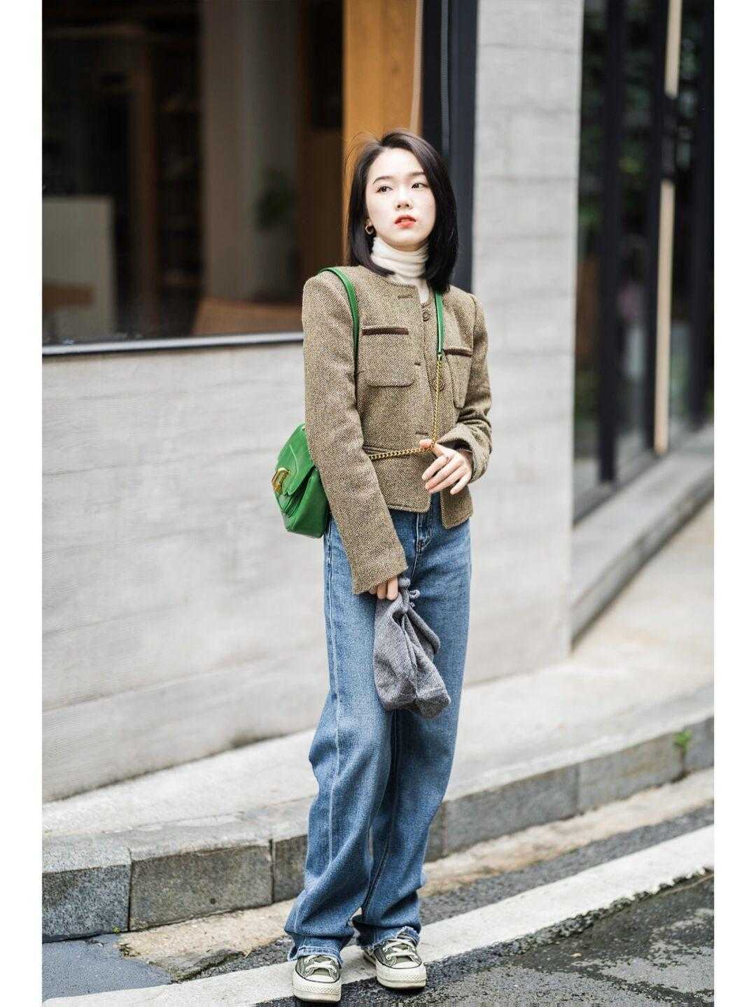 毛呢 开春外套别乱选,码住牛仔外套和小香风外套,青春减龄又有气质