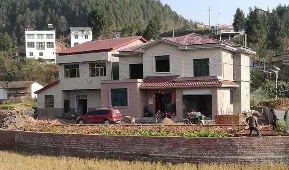 别墅|农村小伙竟花34万在人烟稀少的地方建别墅，为了啥？