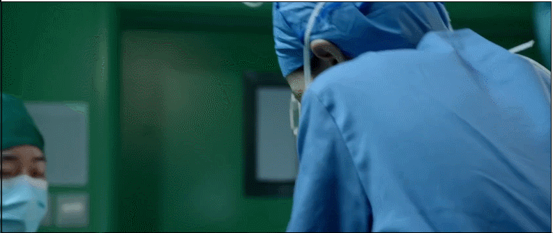 乘风破浪中上演惊险救援,《和平之舟》中的他们是军人,也是医生