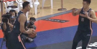 全队|知道了易建联频频发火的真正原因后,我顿时心酸了,想哭