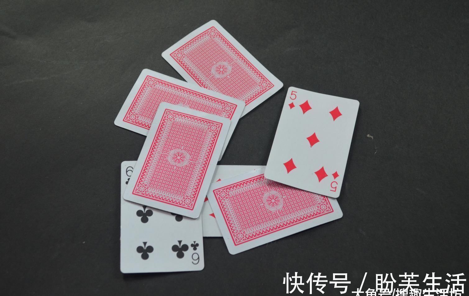 用旧的扑克牌别再扔了, 剪几刀, 粘在厨房里超实用, 人人见了都夸好