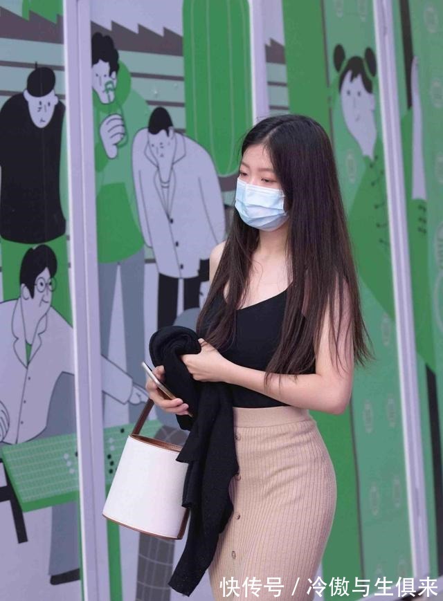 包臀裙 “御姐范”的包臀裙美女,休闲塑形又耐看,搭配容易!