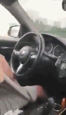 |搞笑GIF：你永远不知道，你的队友在做什么