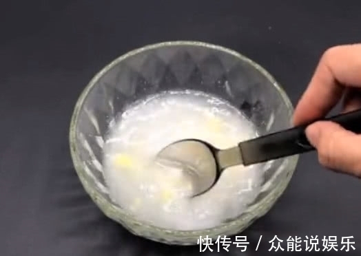 洗衣粉|洗衣服时倒半碗它进去，无论衣服有多脏，洗后很干净，省钱又省事