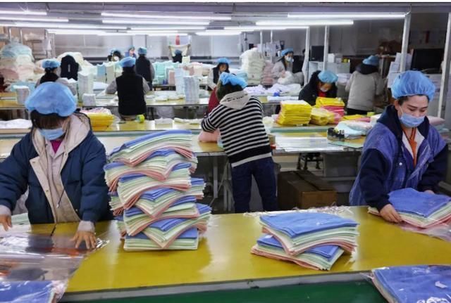 小伙子|三个小伙子在拼多多卖毛巾,一年就要卖5000万,背后真相曝光!