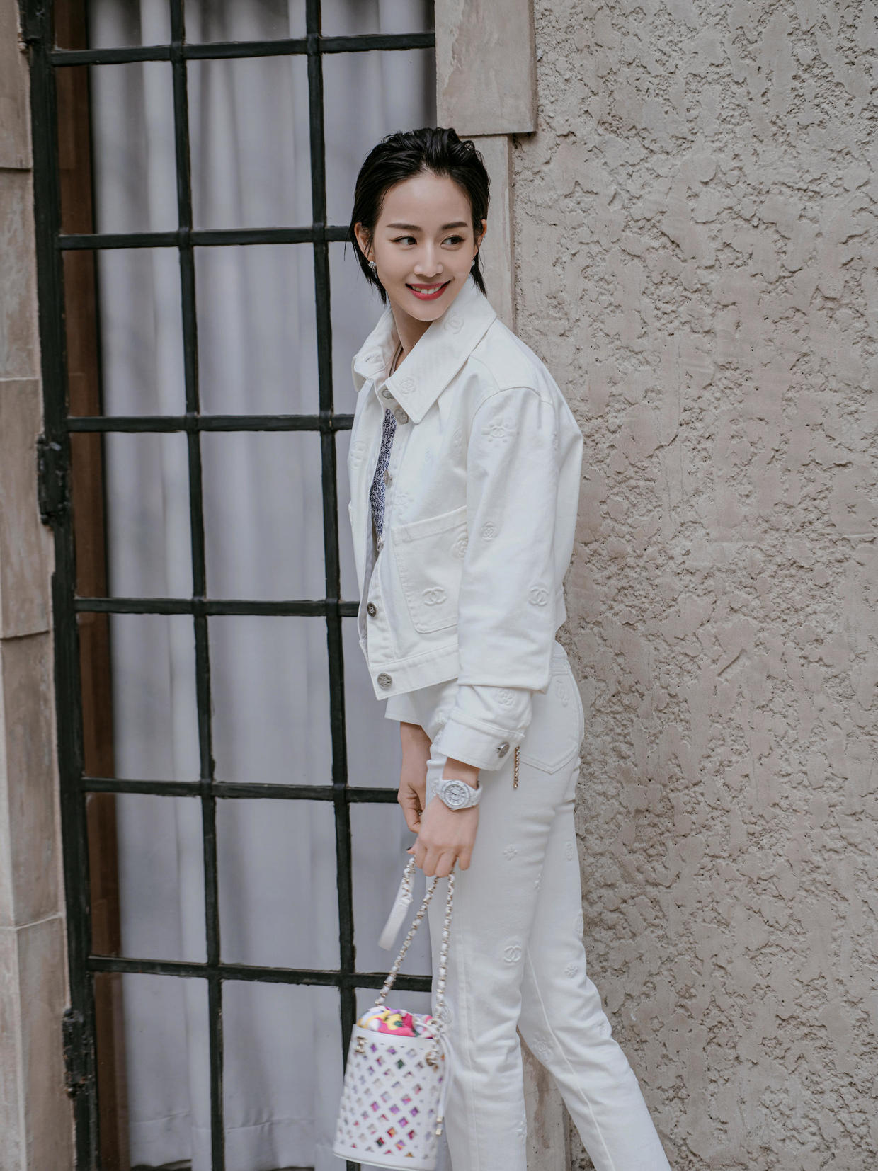 连衣裙|张钧甯是“酒杯”身材绝了, 穿白色连衣裙高挑纤瘦, 真有“料”