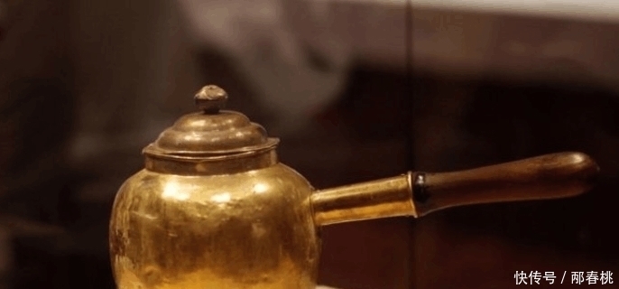 a6264|晒晒郭沫若力主发掘明定陵出土的文物: 如今龙袍发黑碎裂